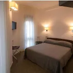 Hotel Caraibi - Long Breakfast Until 11-00 And Dinner 3*