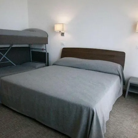 Hotel Caraibi - Breakfast Until 11-00 And Dinner-mirabilandia Partner Milano Marittima