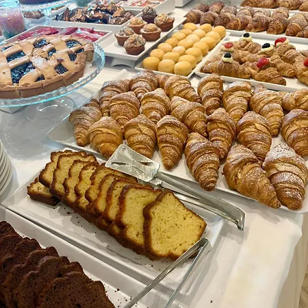 Hotel Caraibi - Breakfast Until 11-00 And Dinner-mirabilandia Partner