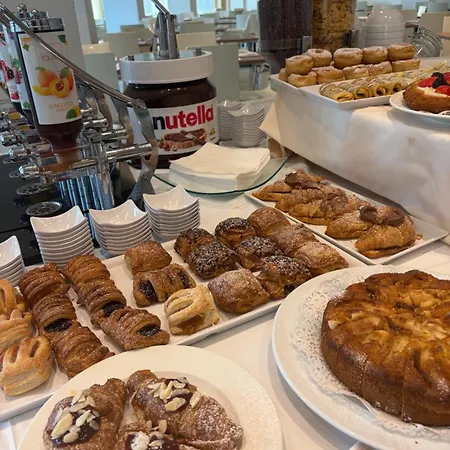 Hotel Caraibi - Breakfast Until 11-00 And Dinner-mirabilandia Partner