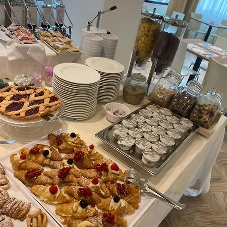 Caraibi - Breakfast Until 11-00 And Dinner-mirabilandia Partner 3* Milano Marittima