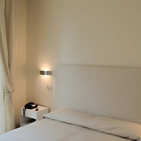 Caraibi - Breakfast Until 11-00 And Dinner-mirabilandia Partner 3* Milano Marittima