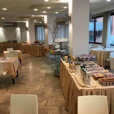 Hotell Caraibi - Breakfast Until 11-00 And Dinner-mirabilandia Partner Milano Marittima