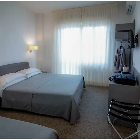Hotel Caraibi - Breakfast Until 11-00 And Dinner-mirabilandia Partner