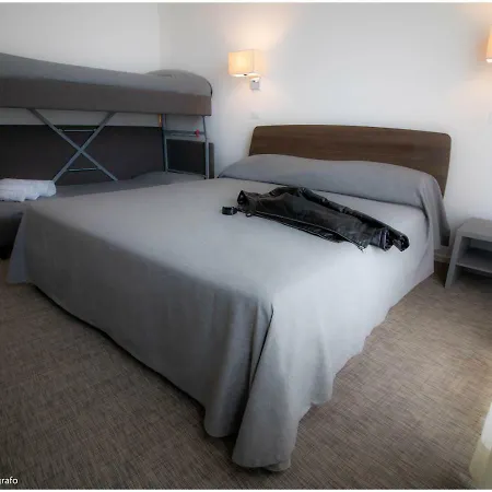 Hotel Caraibi - Breakfast Until 11-00 And Dinner-mirabilandia Partner Milano Marittima