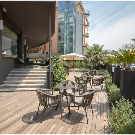 Hotel Caraibi - Breakfast Until 11-00 And Dinner-mirabilandia Partner