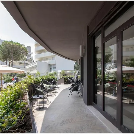 Hotel Caraibi - Long Breakfast Until 11-00 And Dinner 3*