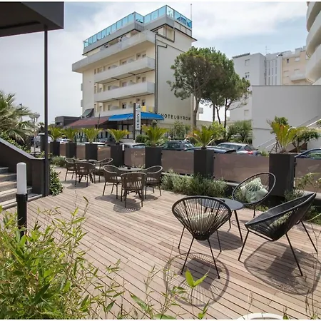 Caraibi - Breakfast Until 11-00 And Dinner-mirabilandia Partner Hotel Milano Marittima