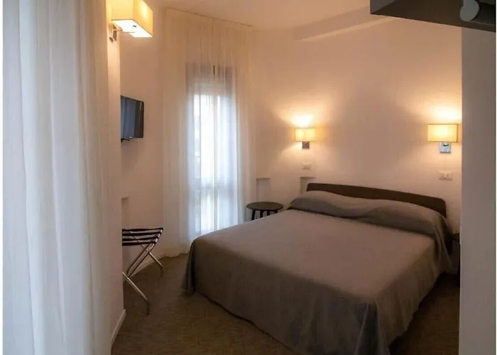 Hotel Caraibi - Long Breakfast Until 11-00 And Dinner 3*