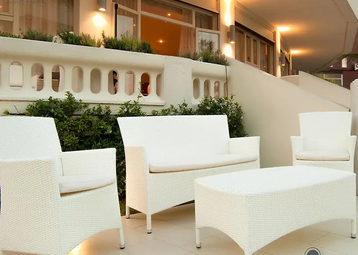 Caraibi - Long Breakfast Until 11-00 And Dinner 3*