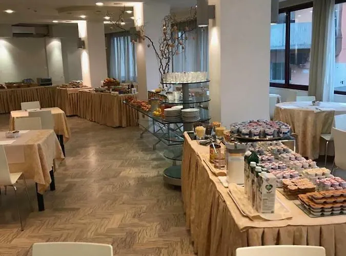 Hotel Caraibi - Long Breakfast Until 11-00 And Dinner Milano Marittima